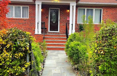 Wheaton-Glenmont Maison | Charming 2-bedroom house with WiFi, AC in fabulous Silver Spring