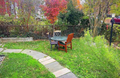 Wheaton-Glenmont Maison | Charming 2-bedroom house with WiFi, AC in fabulous Silver Spring