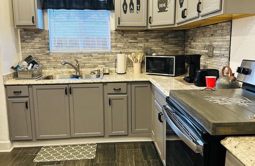 Warner Robins Maison | Charming 2-bedroom house with WiFi, AC in pleasant Warner Robins