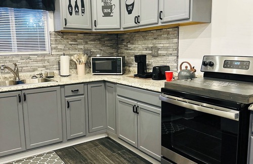 Warner Robins Maison | Charming 2-bedroom house with WiFi, AC in pleasant Warner Robins