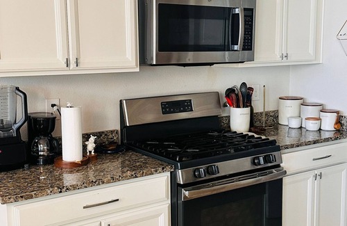DeLand Maison | Charming 2-bedroom, 1 office, 1 TV room, house in wonderful DeLand with AC, WiF
