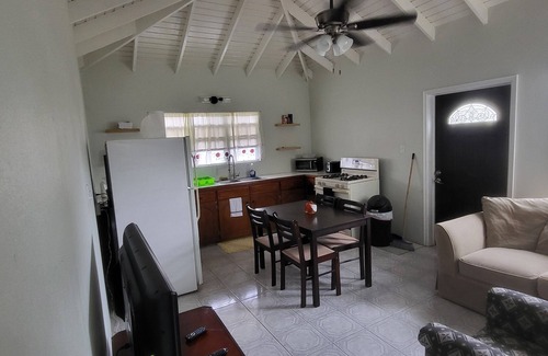 Newcastle Appartement | Charming 2-bedroom apartment in New Castle with WiFi, AC and full laundry