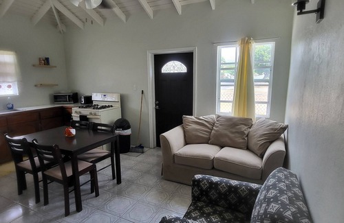 Newcastle Appartement | Charming 2-bedroom apartment in New Castle with WiFi, AC and full laundry