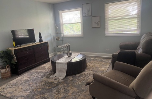Matteson Appartement | Charming 2-bedroom apartment in marvelous Matteson with AC, WiFi l