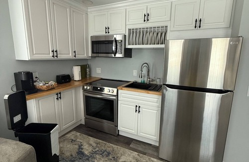 Westerly Maison | Charming 2-bedroom apartment in brilliant Westerly with AC, WiFi