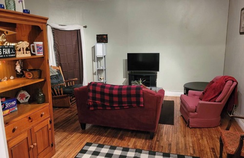 Buffalo Appartement | Charming 2-bedroom apartment near the Niagara River off of Niagara Ave
