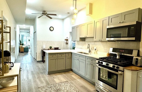East Garfield Park Appartement | Charming 2-bedroom apartment in hip Chicago