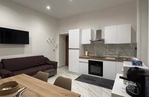 Vasto Appartement | Charming 2-bedroom apartment with WiFi, AC in Napoli
