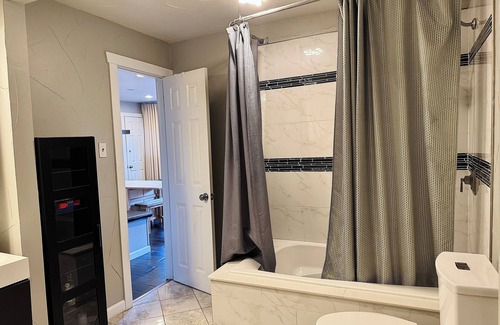 Virginia Village Appartement | Charming 2-bedroom apartment with AC, WiFi Near Cherry Creek, Denver