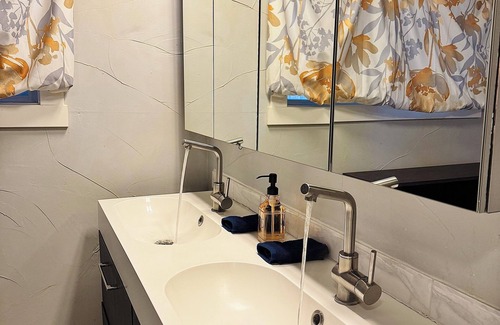 Virginia Village Appartement | Charming 2-bedroom apartment with AC, WiFi Near Cherry Creek, Denver