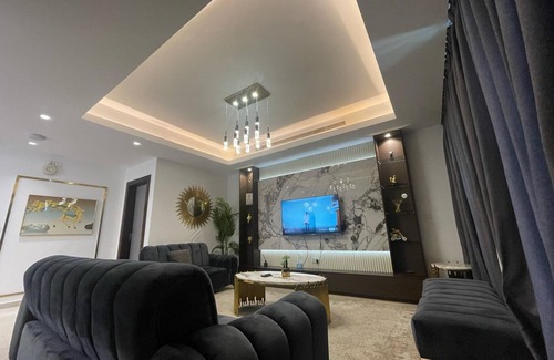 Lagos Appartement | Charming 2-bedroom apartment with WiFi, AC in [Eko Atlantic, Eko Pearl Towers]