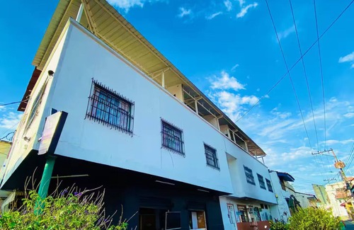 San Antonio Appartement | Charming 2-bedroom apartment in lovely Cali with AC