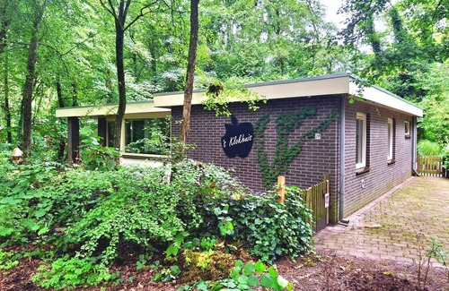 Schoonoord Maison | Charming 2-bedroom bungalow with WiFi and AC in a quite forest