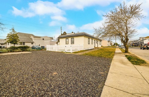 Southend Maison | Charming 2-bedroom bungalow with WiFi, AC in Brigantine