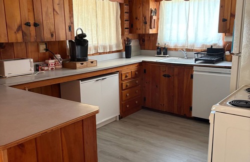 Ogunquit - Wells Cabine | Charming 2-bedroom cabin with WiFi, AC in tranquil Ogunquit