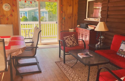 Ogunquit - Wells Cabine | Charming 2-bedroom cabin with WiFi, AC in tranquil Ogunquit