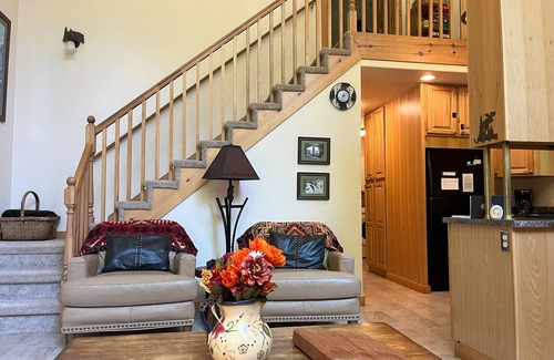 Paradise Estates Cabine | Charming 2-bedroom cabin with AC and WiFi in wonderful Ashford