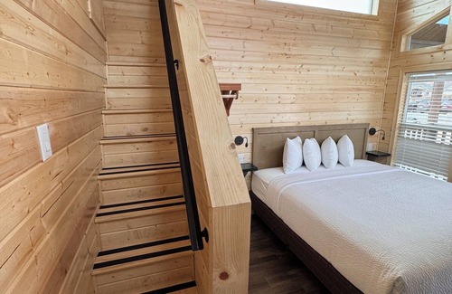Moab South Valley Cabine | Charming 2-bedroom cabin #103 with AC, Wi-Fi in delightful Moab
