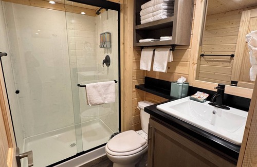 Moab South Valley Cabine | Charming 2-bedroom cabin #109 in fabulous Moab with AC, Wi-Fi
