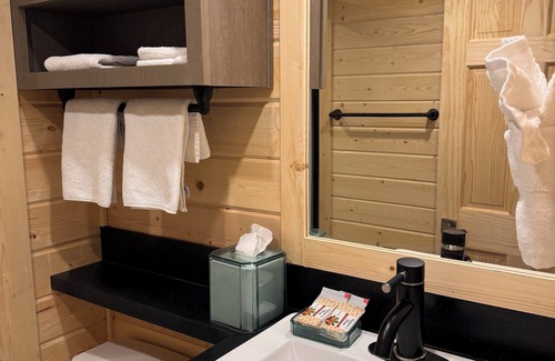 Moab South Valley Cabine | Charming 2-bedroom cabin #109 in fabulous Moab with AC, Wi-Fi