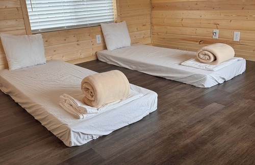 Moab South Valley Cabine | Charming 2-bedroom cabin #109 in fabulous Moab with AC, Wi-Fi