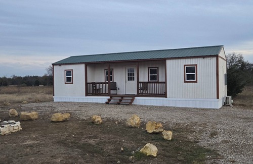 Cumby Cabine | Charming 2-bedroom cabin with all essential living necessities on 10 acres-Cumby