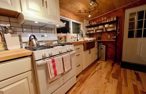 Gilboa Cabine | Charming 2-bedroom cabin in enchanting Gilboa with WiFi