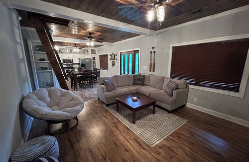 Steens Chalet De Ski | Charming 2-bedroom chalet with AC and WiFi in Caledonia