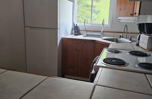 Hastings Highlands Cottage | Charming 2-bedroom cottage in Bancroft with AC, WiFi. Enjoy your stay
