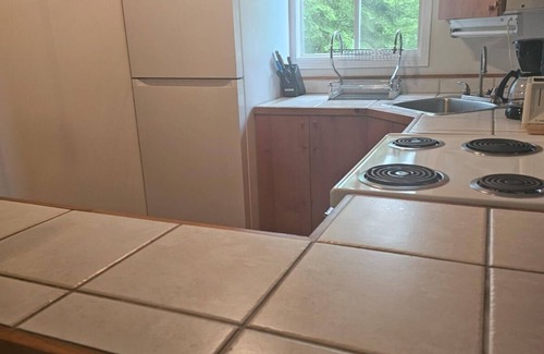 Hastings Highlands Cottage | Charming 2-bedroom cottage in Bancroft with AC, WiFi. Enjoy your stay