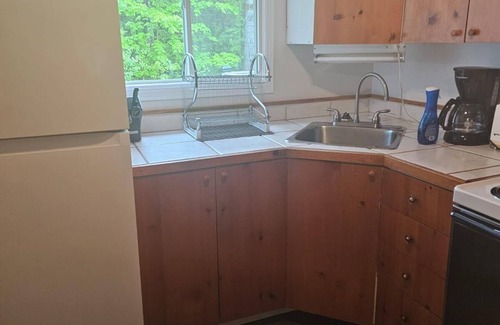 Hastings Highlands Cottage | Charming 2-bedroom cottage in Bancroft with AC, WiFi. Enjoy your stay