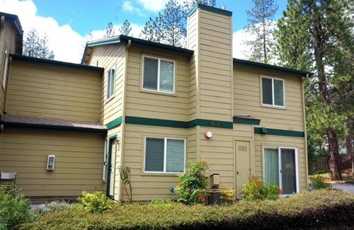 Bass Lake Copropriété | Charming 2-bedroom condo in beautiful Bass Lake