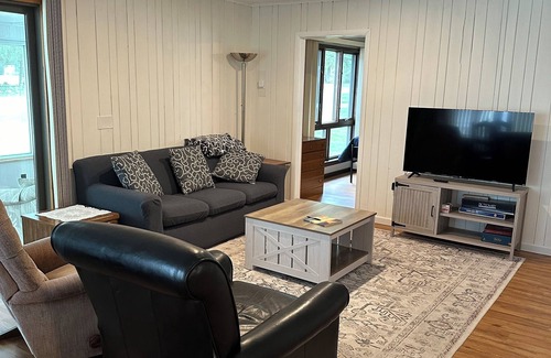 Mullett Lake Cottage | Charming 2-bedroom cottage in marvelous Cheboygan with WiFi, AC