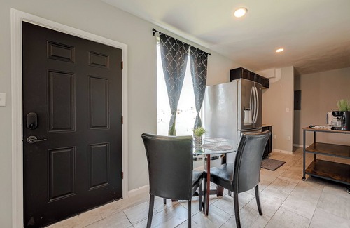 Cleveland Maison | Charming 2-bedroom Container Home with AC, WiFi in superb Cleveland