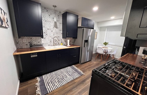 Flat Rock Copropriété | Charming 2-bedroom condo in fantastic Flat Rock with WiFi, AC