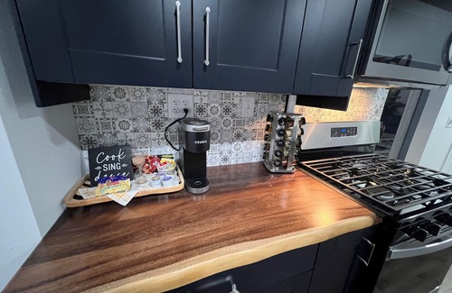 Flat Rock Copropriété | Charming 2-bedroom condo in fantastic Flat Rock with WiFi, AC