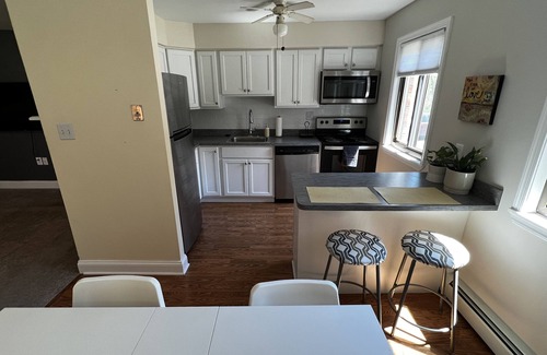 Broomall Copropriété | Charming 2 Bedroom Condo Convenient to 476 with Free Parking