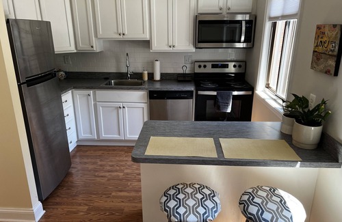 Broomall Copropriété | Charming 2 Bedroom Condo Convenient to 476 with Free Parking