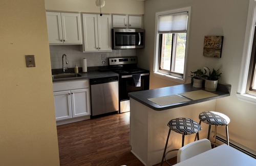 Broomall Copropriété | Charming 2 Bedroom Condo Convenient to 476 with Free Parking