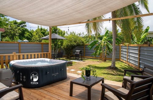 Aguada Maison | Charming 2-bedroom Cottage w/ Hot Tub + Outdoor Projector