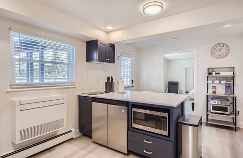 Greenwood Village Appartement | Charming 2-bedroom garden level suite in tranquil Denver Tech Center