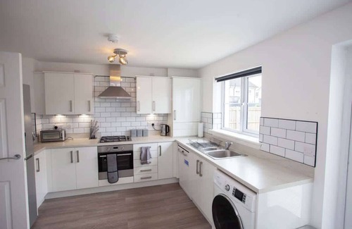 King's Park Maison | Charming 2-Bedroom Home with Private Driveway