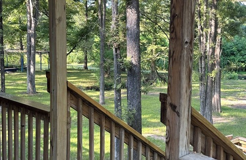 Lake View Maison | Charming 2-bedroom house with a Caboose Shreveport with AC, WiFi