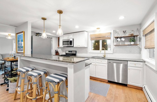 Swampscott Maison | Charming 2-bedroom house in welcoming Swampscott with private beach