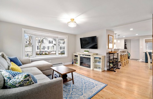 Swampscott Maison | Charming 2-bedroom house in welcoming Swampscott with private beach