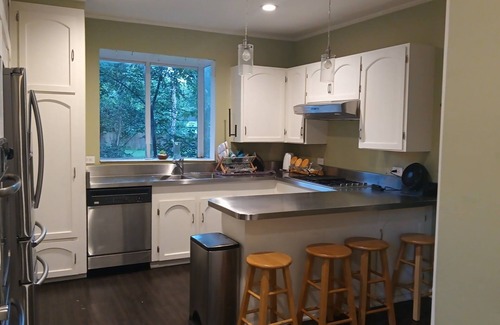 Waxahachie Maison | Charming 2-bedroom house in delightful Waxahachie with AC, WiFi