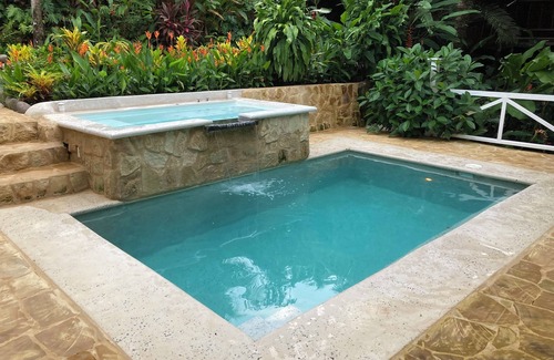 Montezuma Maison | Charming 2-bedroom house in peaceful Montezuma with AC