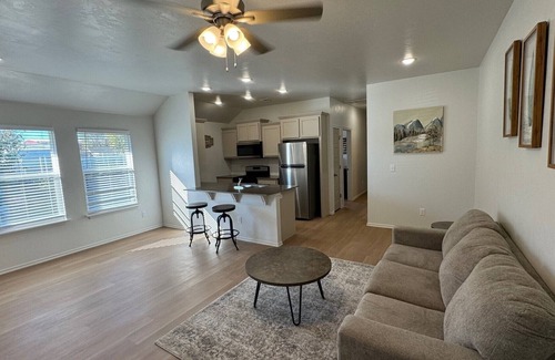 Chickasha Maison | Charming 2-bedroom house with WiFi, AC in wonderful Chickasha