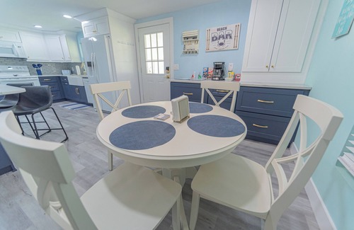 Edgewater Maison | Charming 2-bedroom house in Edgewater Florida boat ramp fishing pier and pool