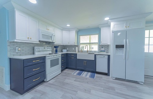 Edgewater Maison | Charming 2-bedroom house in Edgewater Florida boat ramp fishing pier and pool